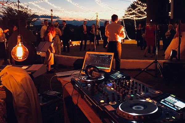 Detalle de uno de nuestros sistemas de sonido dj para boda