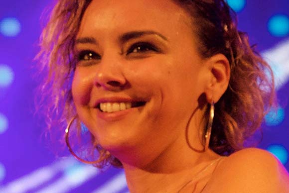 Chenoa en concierto. Alquiler de equipos de iluminación y sonido para conciertos en Menorca. 