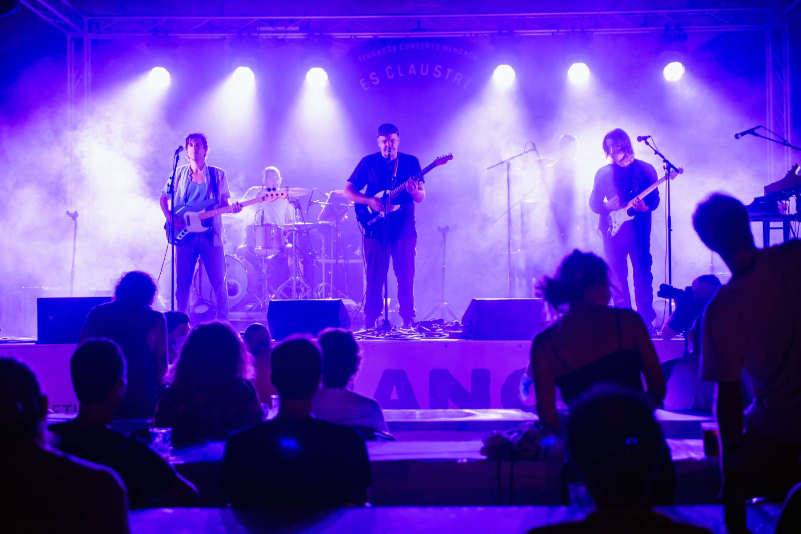 Sonido e iluminación pro durante concierto en el Festival Es Cranc 2021