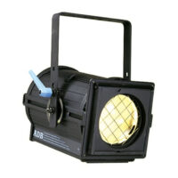 ADB C-103 - PC Foco 1KW 7º - 61º - Incluye Visera, Portafiltro, Cable de seguridad y Garra.