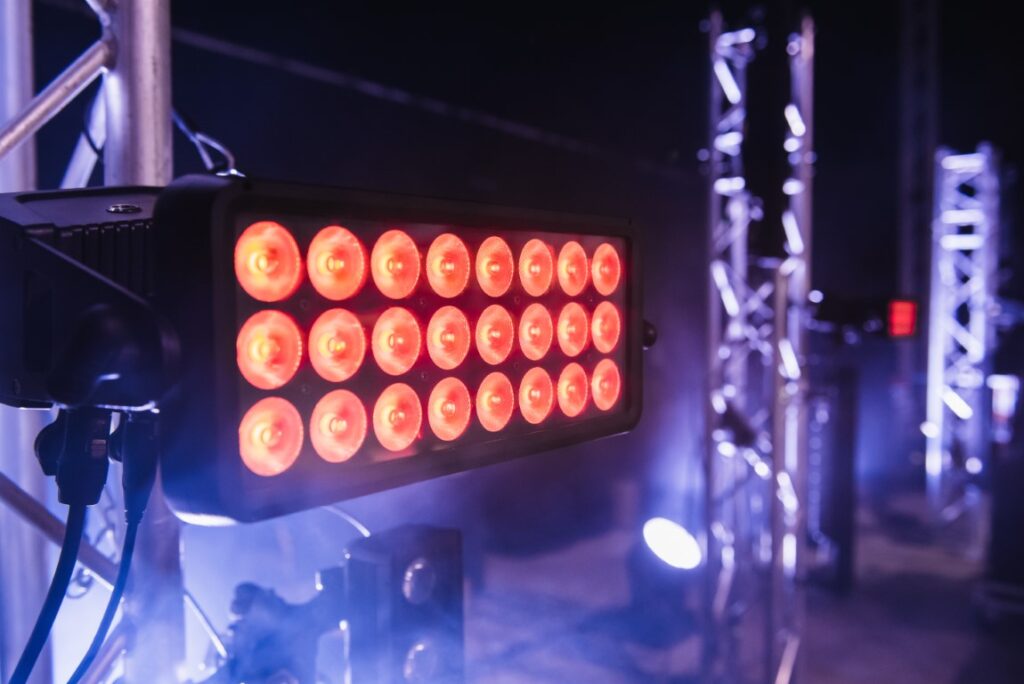 Detalle de iluminación Concierto de sopa de cabra 2024 en Menorca
