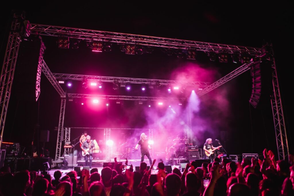 Detalle de la iluminación de los elation Concierto de sopa de cabra 2024 en Menorca